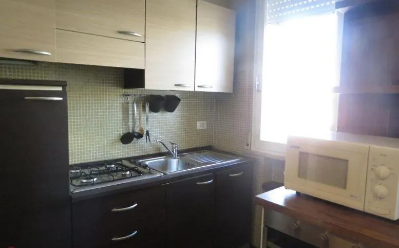 דירות צ'סנטיקו B50 Bilocale Vista Mare Con Terrazzo Abitabile